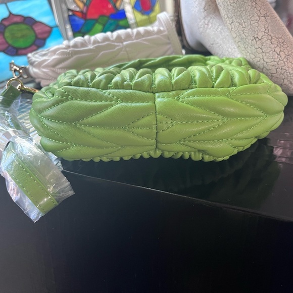 Urban Expressions Quilted Small handbag bright green - Picture 4 of 11